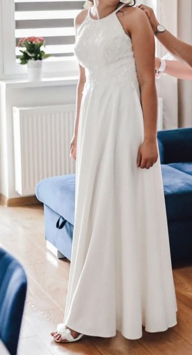 Suknia ślubna z dekoltem halter