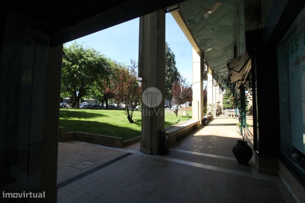 Loja de 37m2 - Centro Comercial dos Granjinhos,