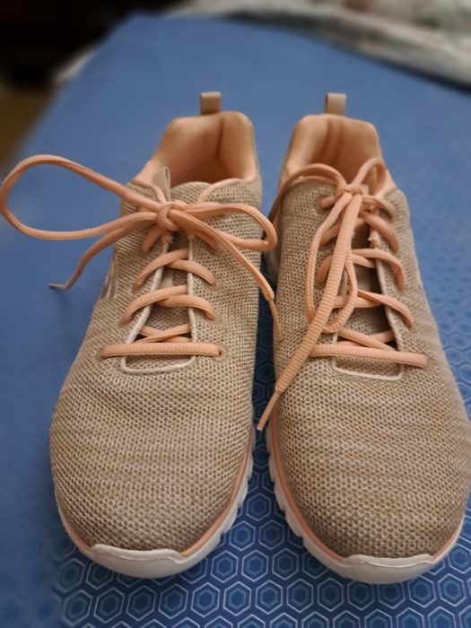 Vendo sneakers cremes