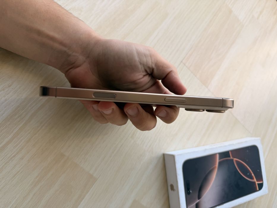 iPhone 16 Pro Max + EXTRAS