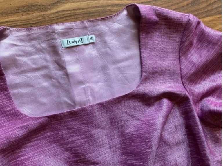Fioletowa różowa koszulka t-shirt dekolt