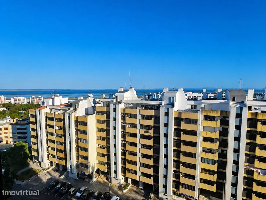 Fantástico T3 com 115m², Vista Rio Desafogada e Garagem Box – Casal da