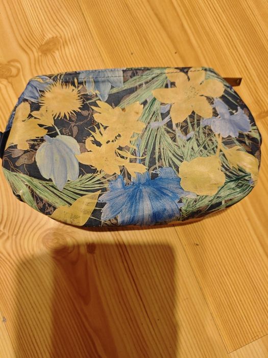 Zestaw dwóch kosmetyczek