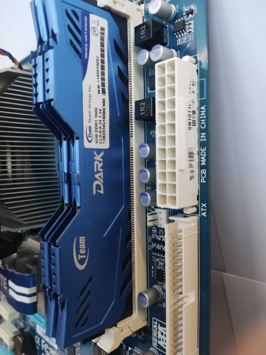 Материнська плата GIGABYTE 890GPA-UD3H