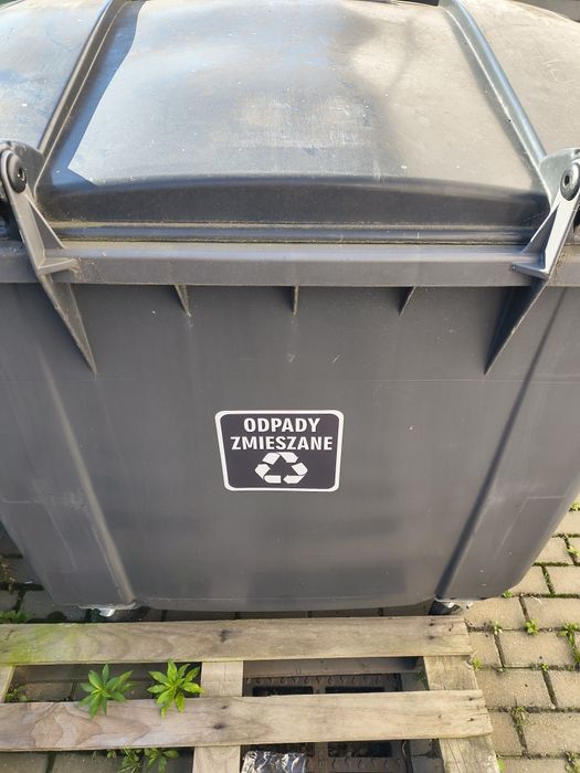 Pojemnik 1100 l , kosz na odpady  2 szt czarne .