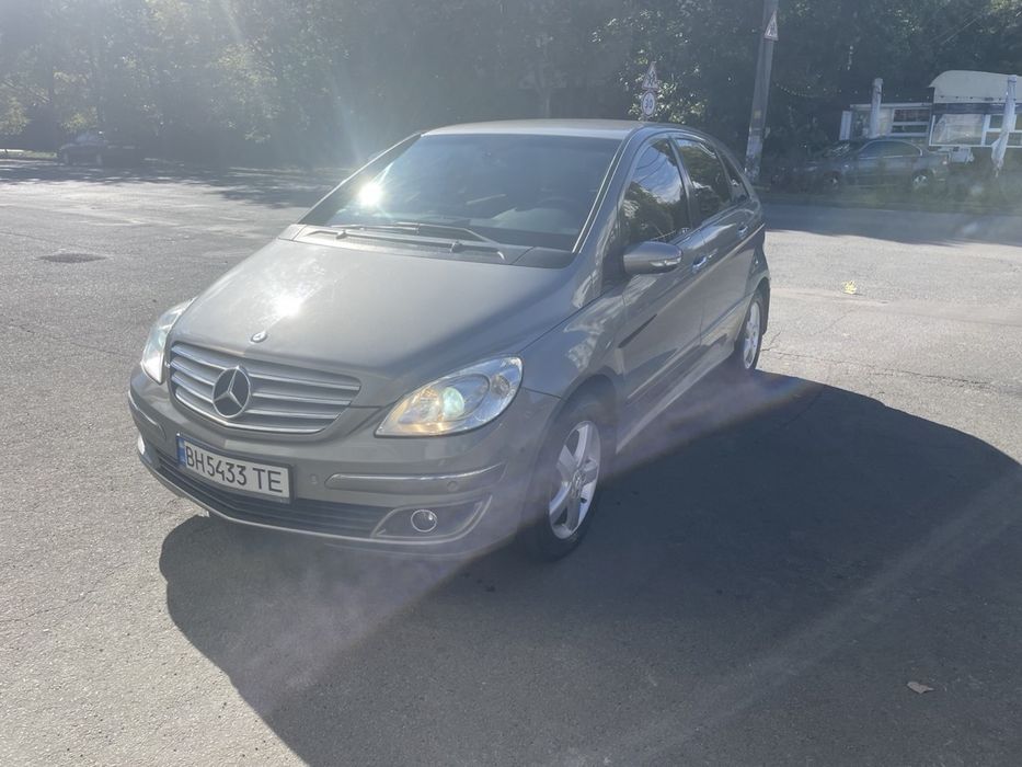 автомобиль MERSEDES