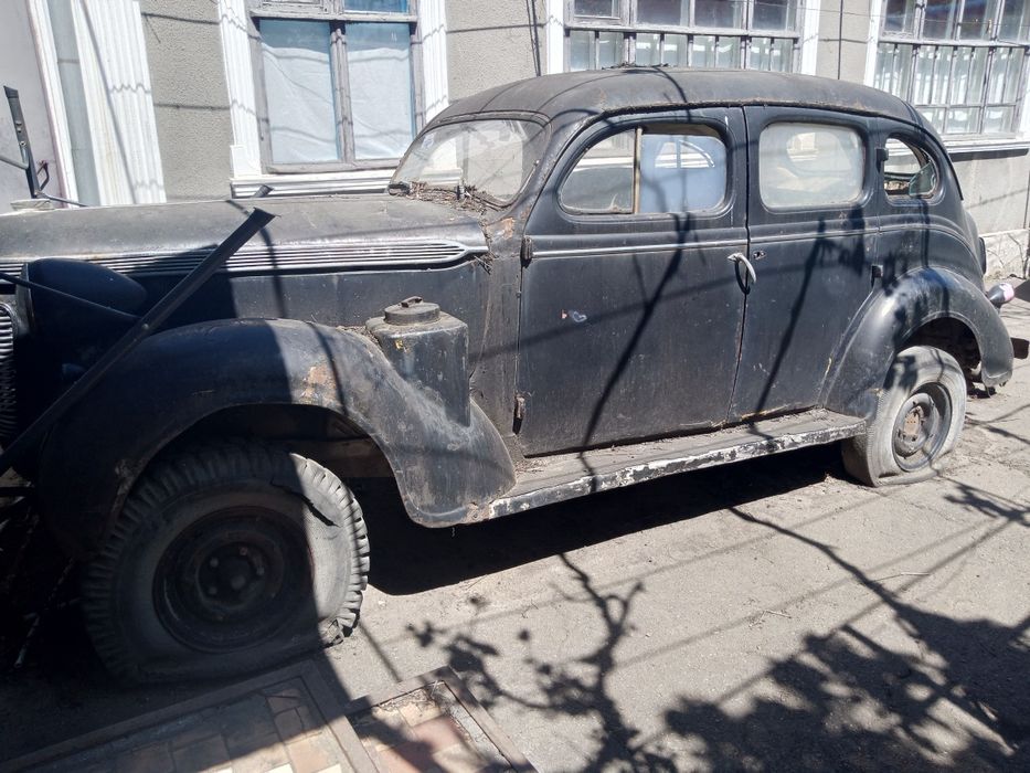 Ретро автомобиль Chrysler Royal 1937 год