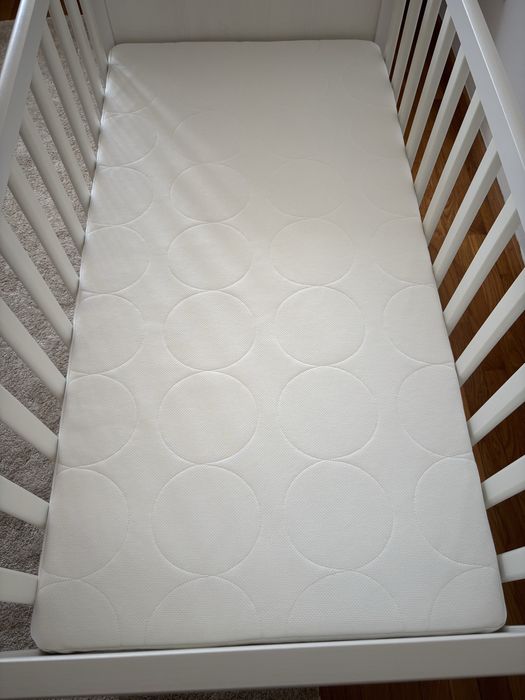 Berço Sundvik com colchão Jätterrött