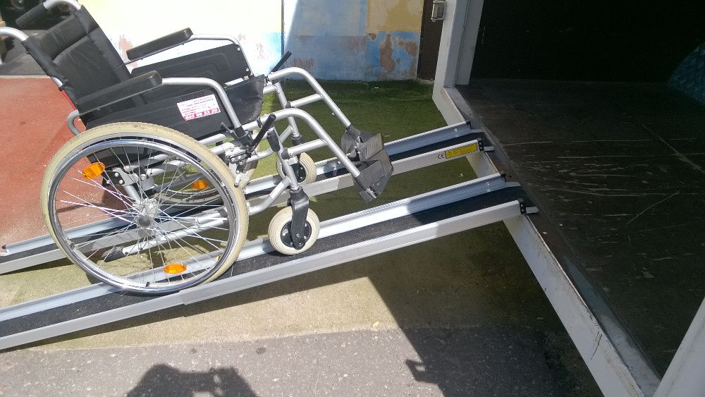 Szyny, rampy, podjazdy teleskopowe aluminiowe dla wózków inwalidzkich