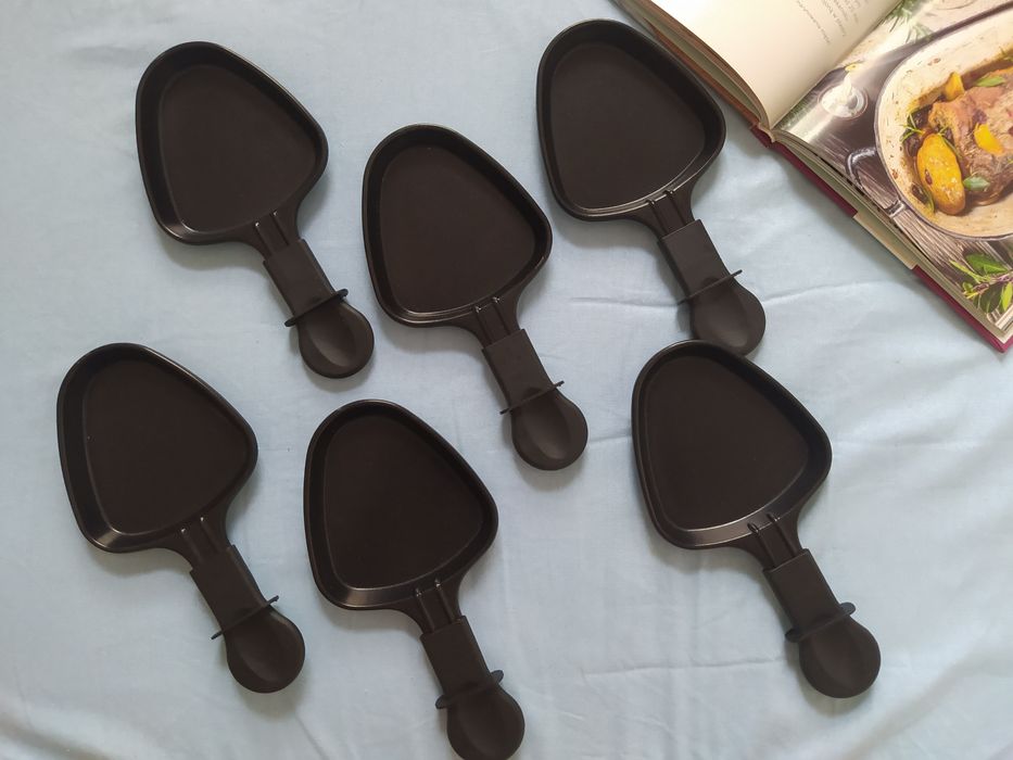 Zestaw 6 emaliowanych patelni do raclette z powłoką nieprzywierającą