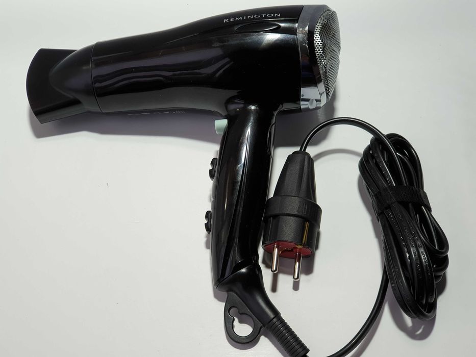 Фен Remington D1001   1800Вт колір чорний
