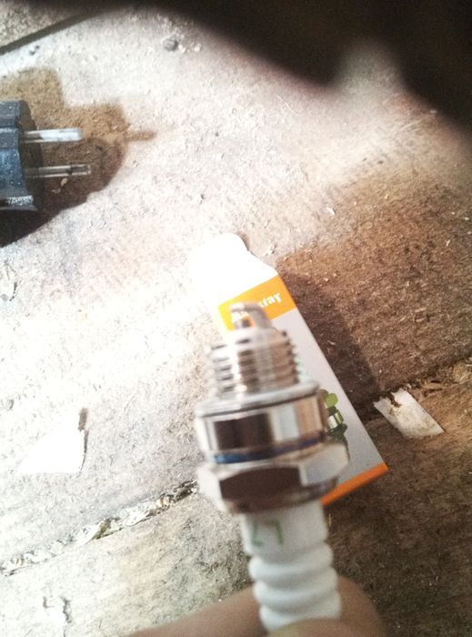 Продам свічки зажигания до бензо-інструменту
