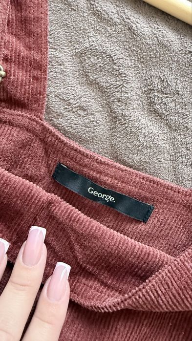 Жіночий сарафан