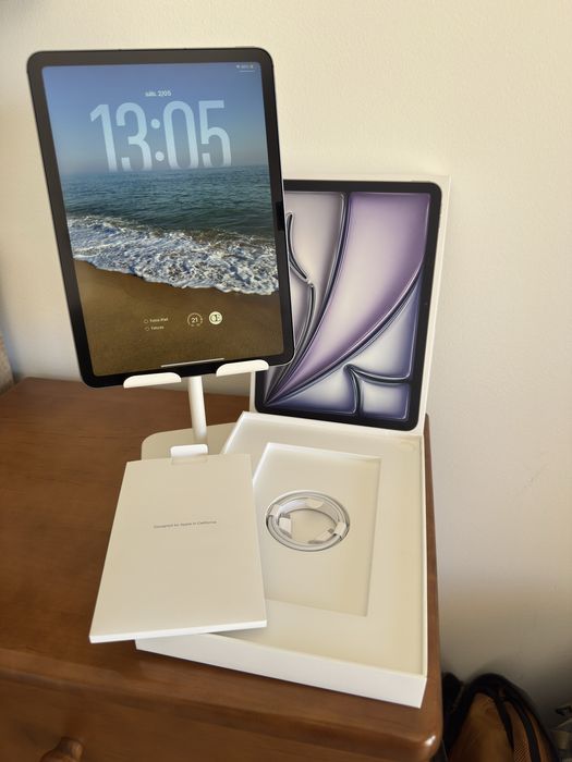 iPad Air 11-inch (M3) Wi-Fi + Cellular 125 GB Space Gray
