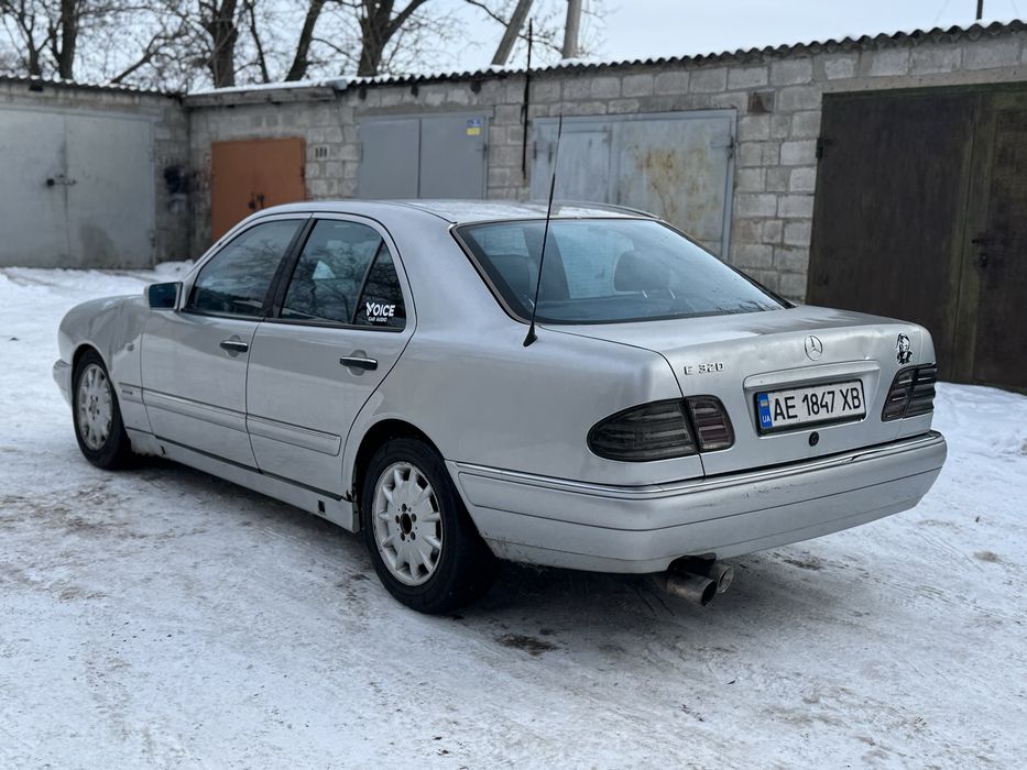 Mercedes-Benz E 320