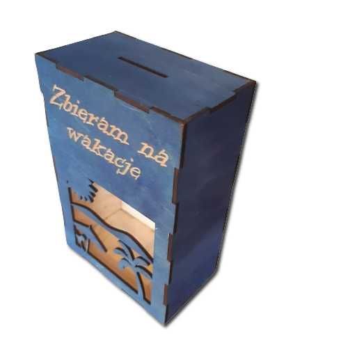 Skarbonka drewniana z okienkiem,zbieram na wakacje,18cm, grawer,kolory