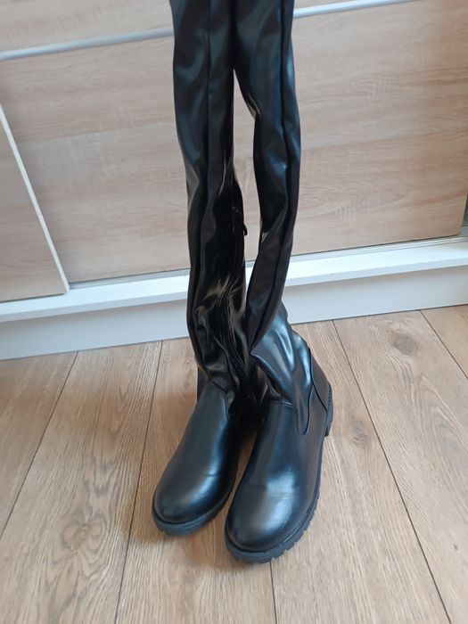 Czarne kozaki na obcasie