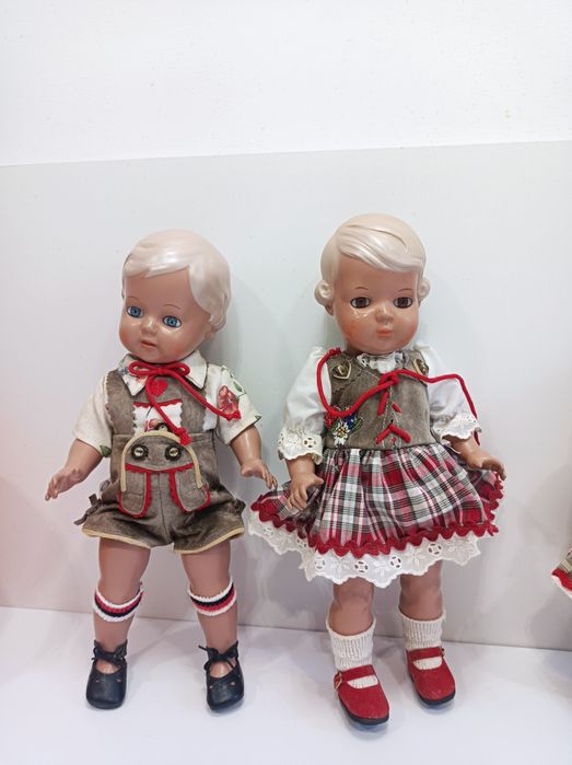 Schildkrot para lalek kolekcjonerskich .Ona i on w cudnych strojach.