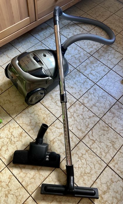 Aspirador com Saco AEG Ergo Essence 2000W
