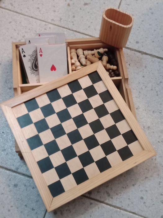 Tabuleiro de jogos 6 em 1 - Xadrez-Damas-Gamão-Mikado-Poker-Dominó