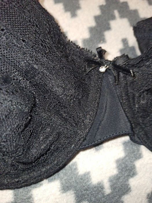 Жіночий бюстгальтер