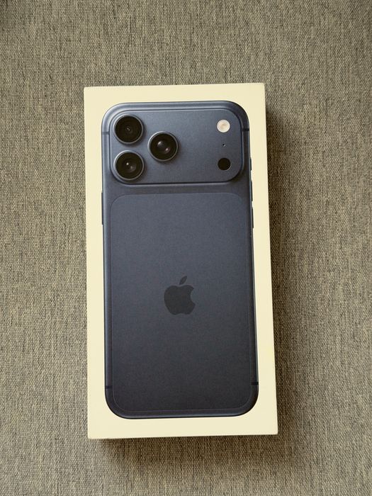 iPhone 17 Pro Max 256 GB Deep Blue