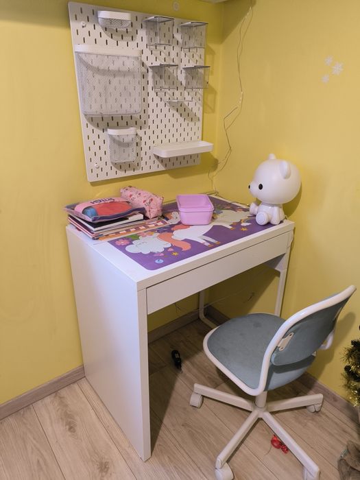 Zestaw biurowy dla dziecka krzesło biurko organizer ścienny