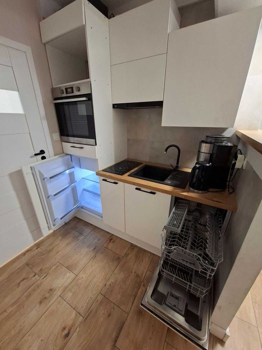 Kompaktowa kuchnia w zabudowie - 2 warianty