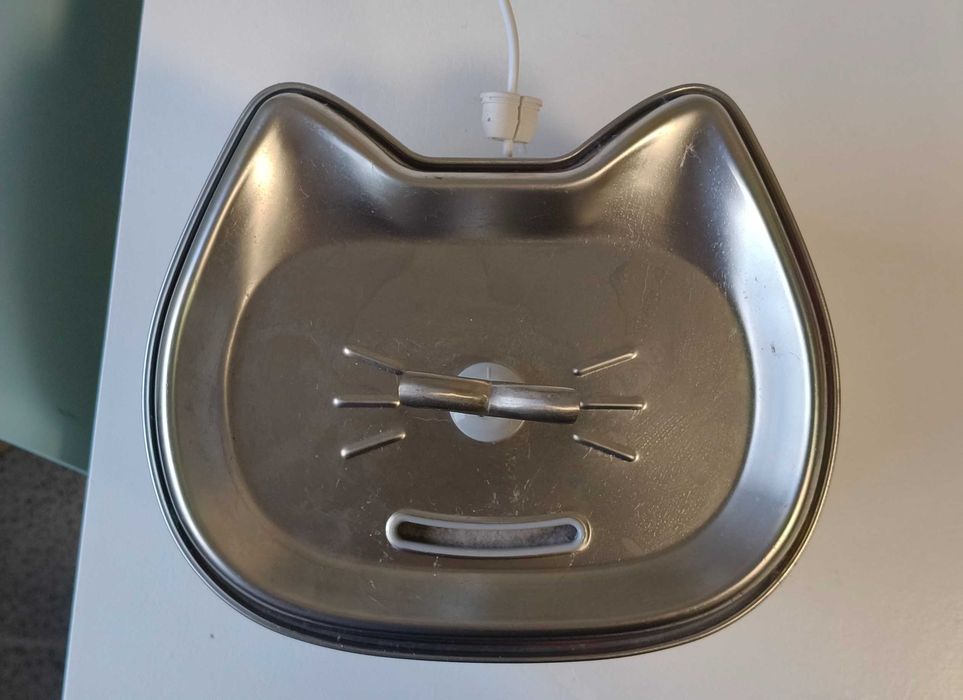 GATOS: Fonte de água