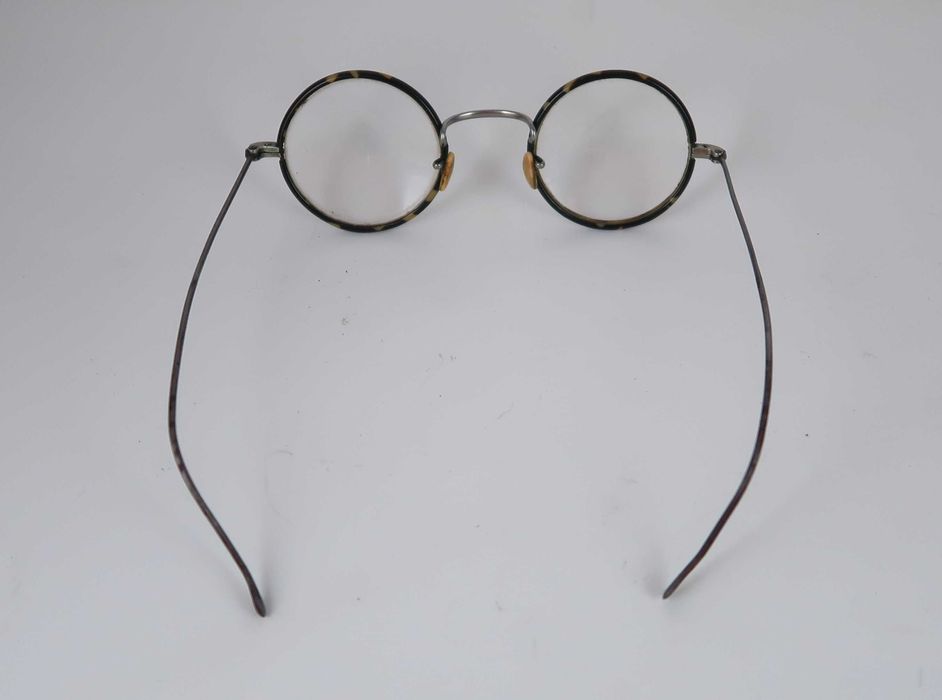 Conjunto de óculos antigos