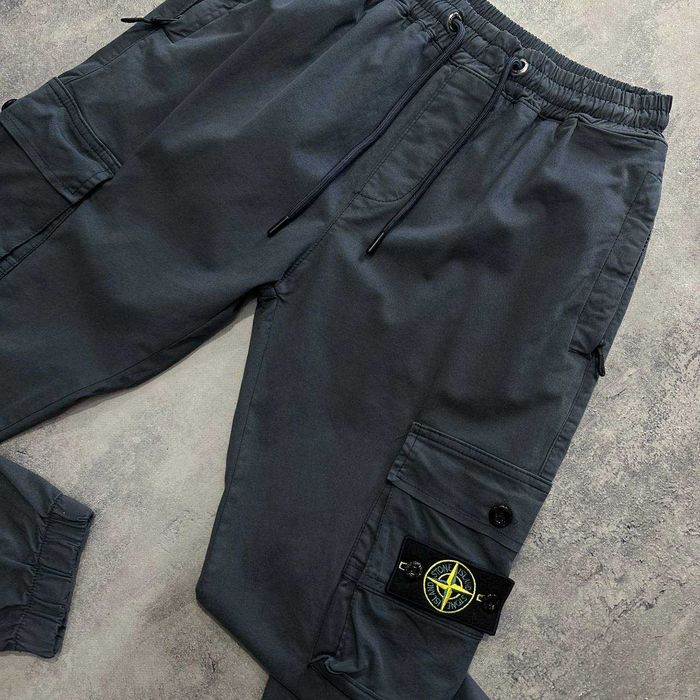 Сірі чолвоічі штани карго Stone Island