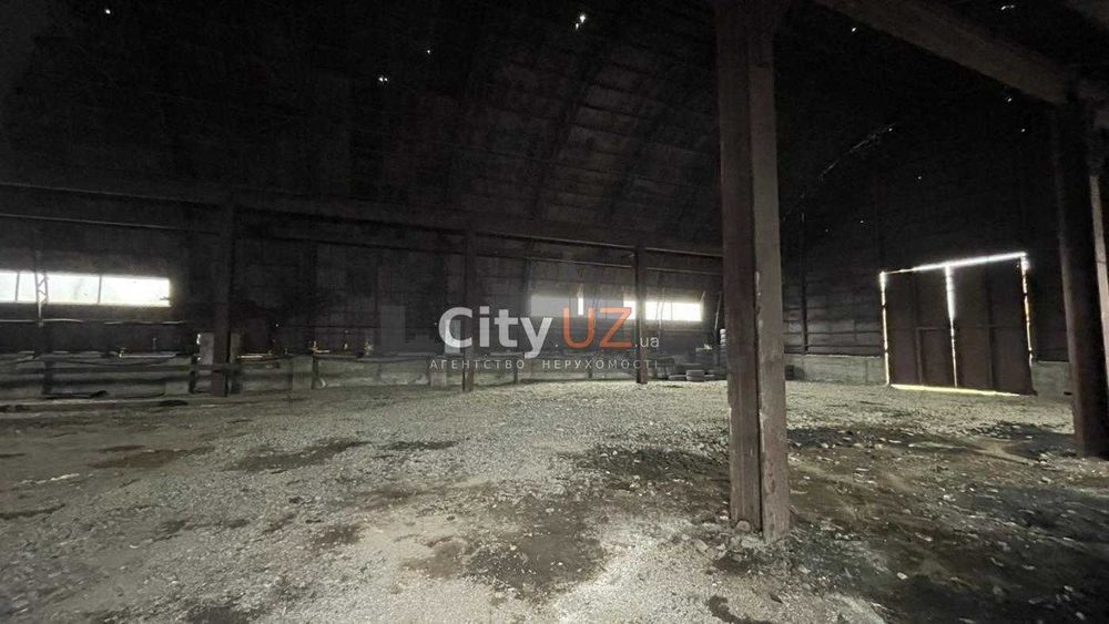Здається в оренду ангар на великій ділянці