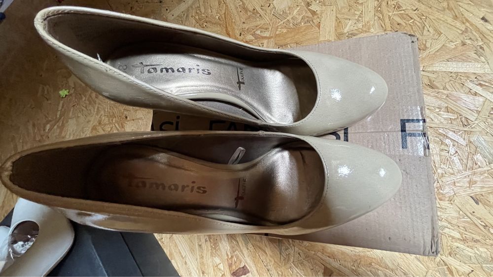 Buty  na obcasie/koturnie w śmiesznej cenie