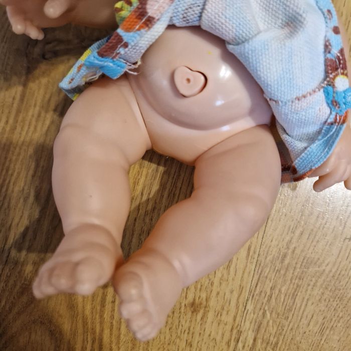 Lalka bobas w chustce na głowie 25cm z dźwiękiem  Hipo