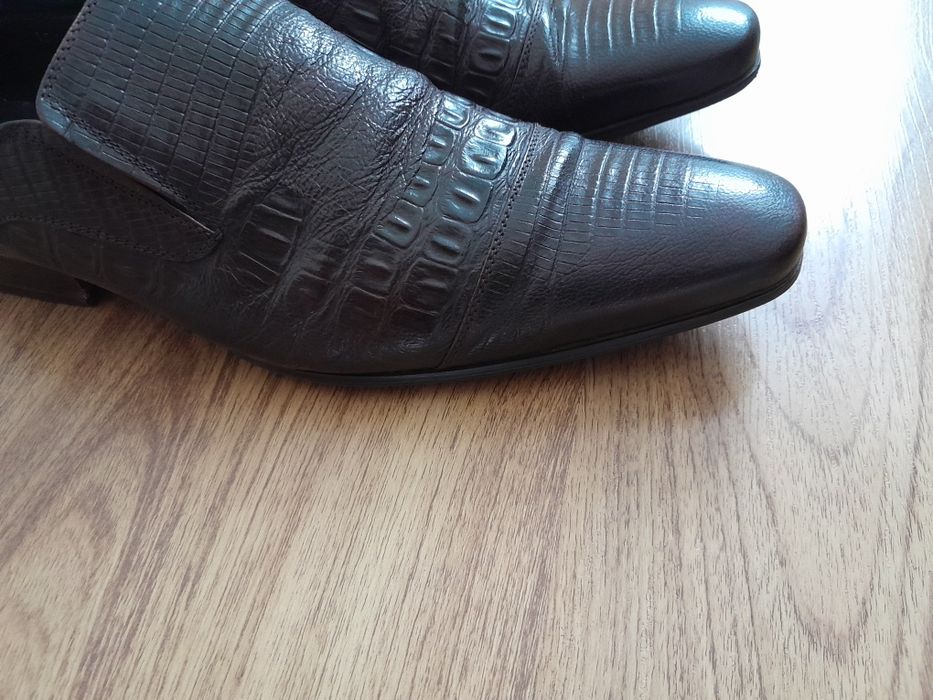 Продам кожаные  туфли  р.44