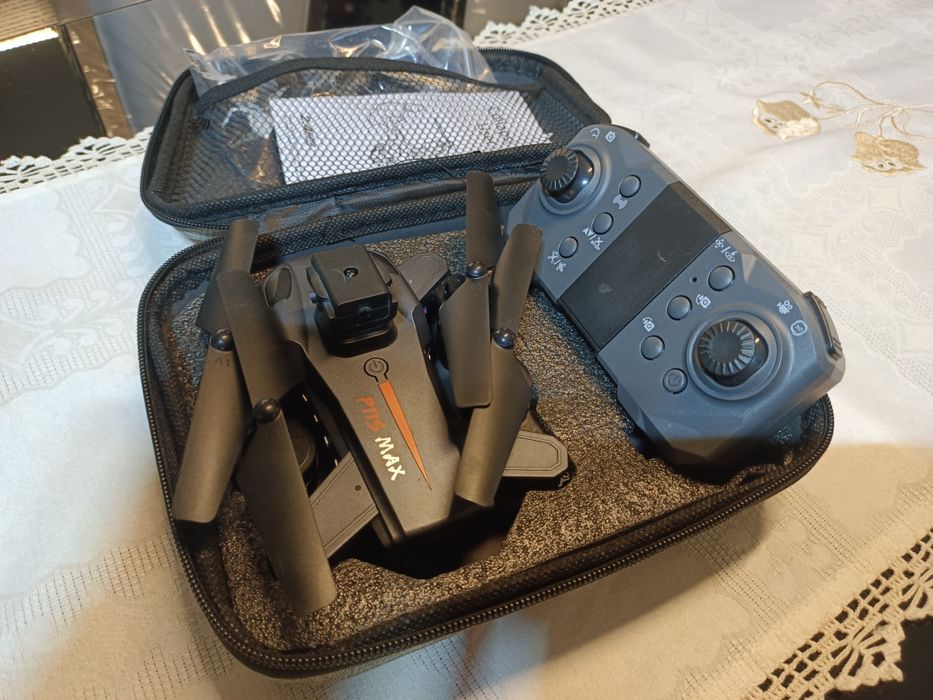 Drone rigorosamente novo.64861596581633121