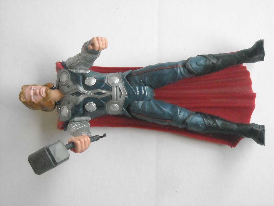 Boneco Figura Thor articulado com martelo Marvel 2011