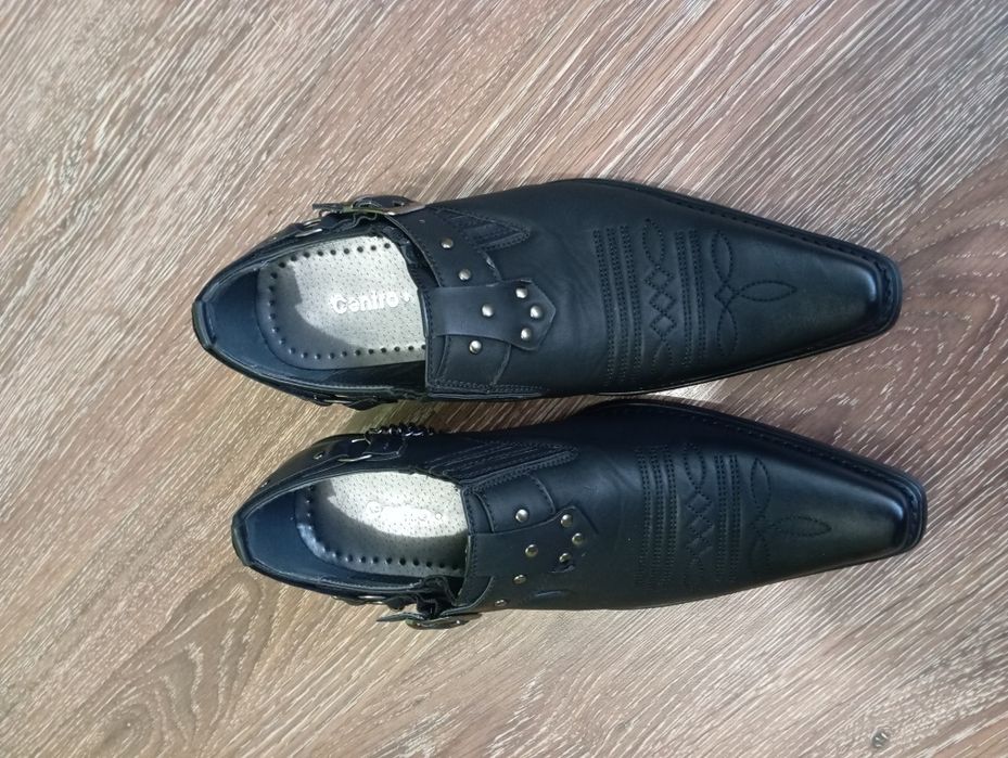 Взуття Козачки нові