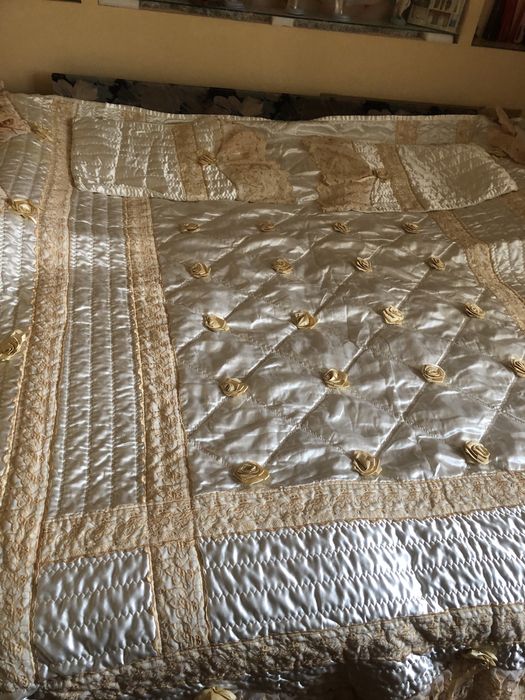 Продам красивое покрывало на большую кровать.