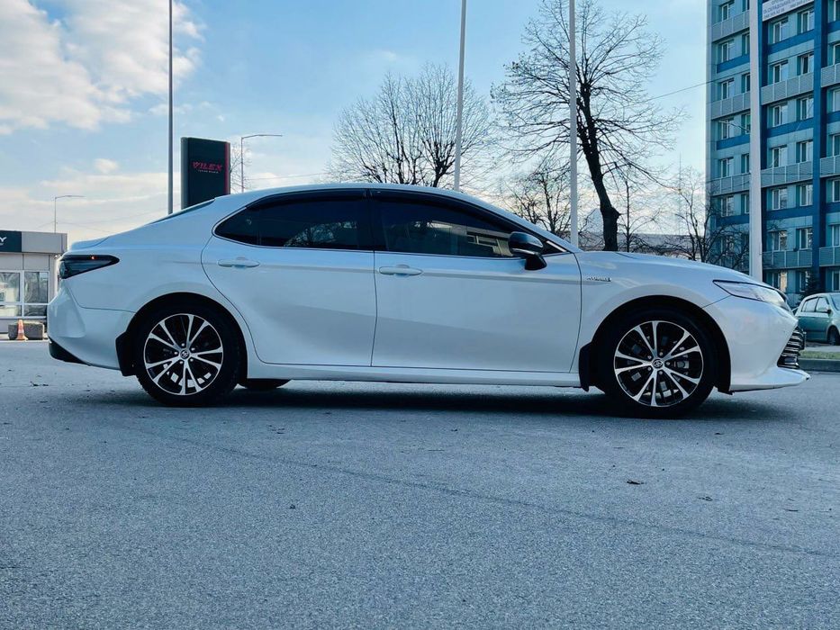 Toyota Camry 2020 гібрід