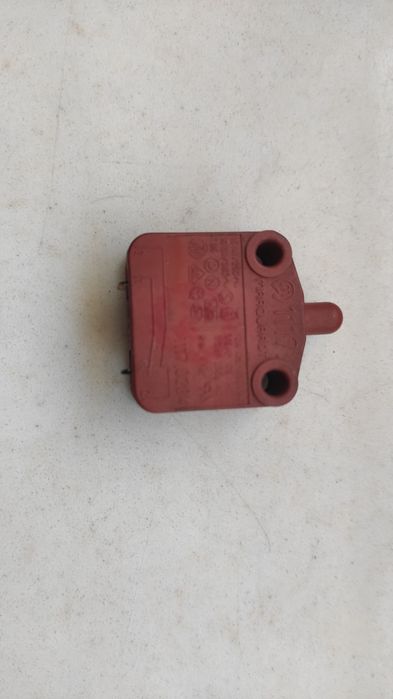 Wyłącznik drzwi zmywarki Miele. MARQUARDT  1117