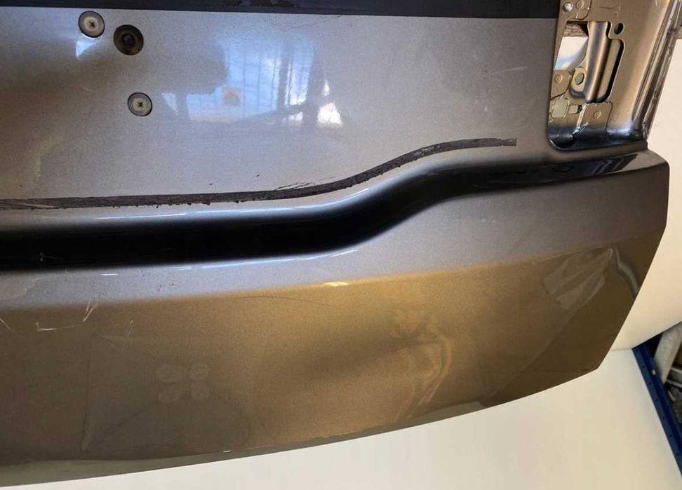 Кришка багажніка Land Rover Discovery Sport L550