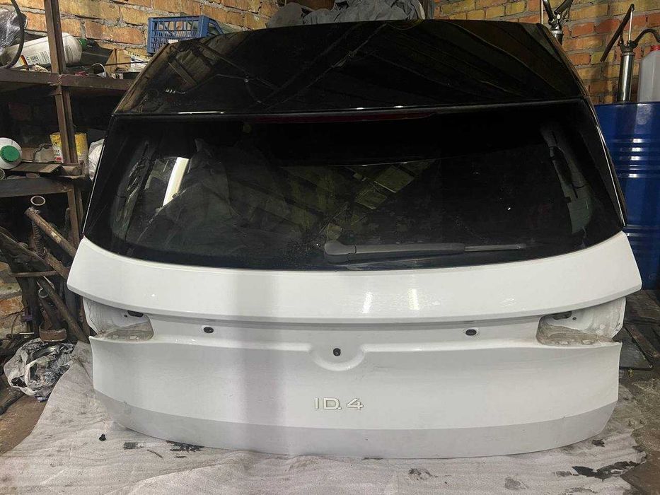 Задня ляда кришка багажника VW id4 в гарному стані