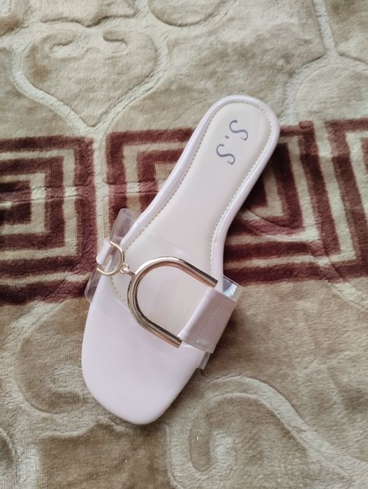 Klapki transparentne