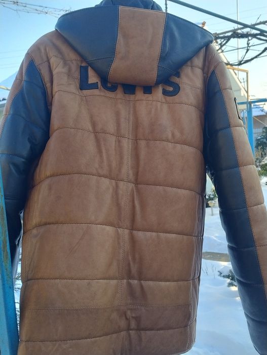 Зимова шкіряна куртка