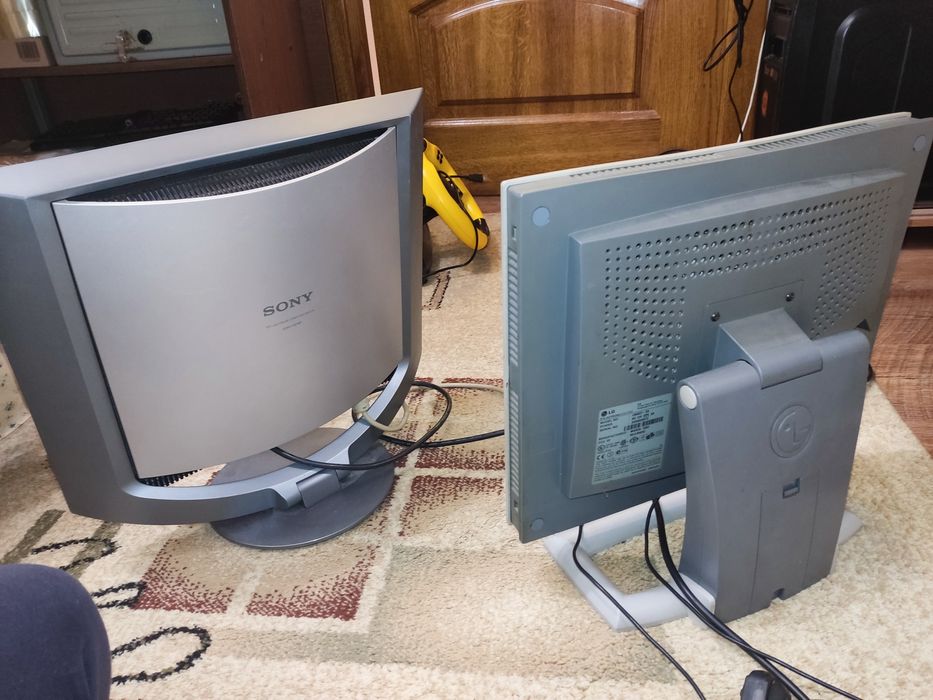 Монітор Sony sdm-hs74p 
Lg Flatron 575le