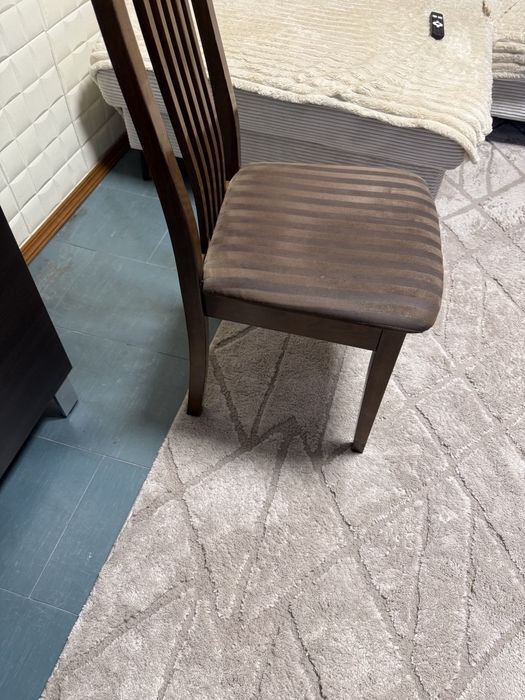 4 стула Б/у, Малайзія.