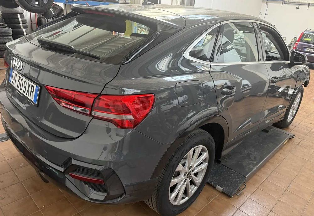 Бампер AUDiI Q3 Б/у автозапчастини