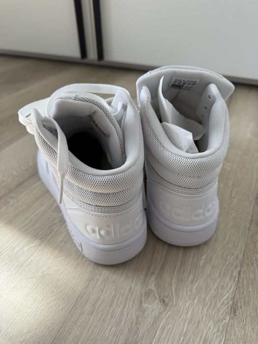 Нові кросівки білі жіночі оригінал adidas hoops