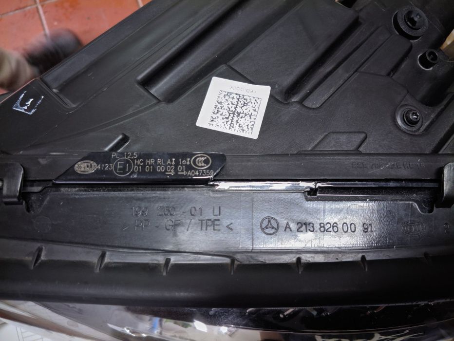 Mercedes E 220 ótica esquerda para partes